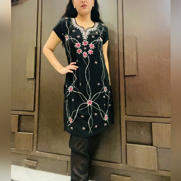 Black heavy work chudidar suit set - Picture 2 of 7